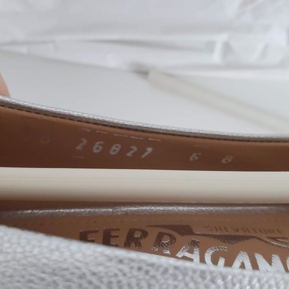 Classy Metallic Leather Kitten Heel Flats - Picture 8 of 10